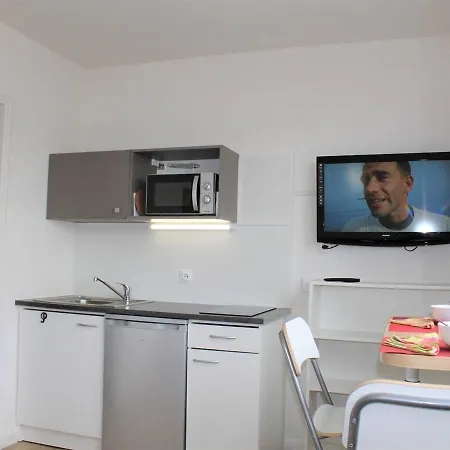 Studio Coquet 150m Plage, - Fr-1-252a-86 Apartment